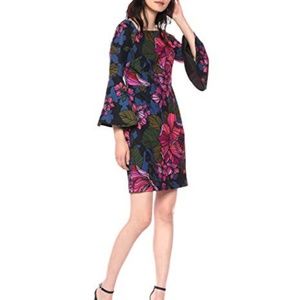 Nwt Trina Turk Miley 2 square neck bell sleeve dre
